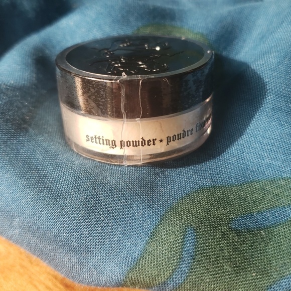 Kat von D setting powder - Picture 2 of 3